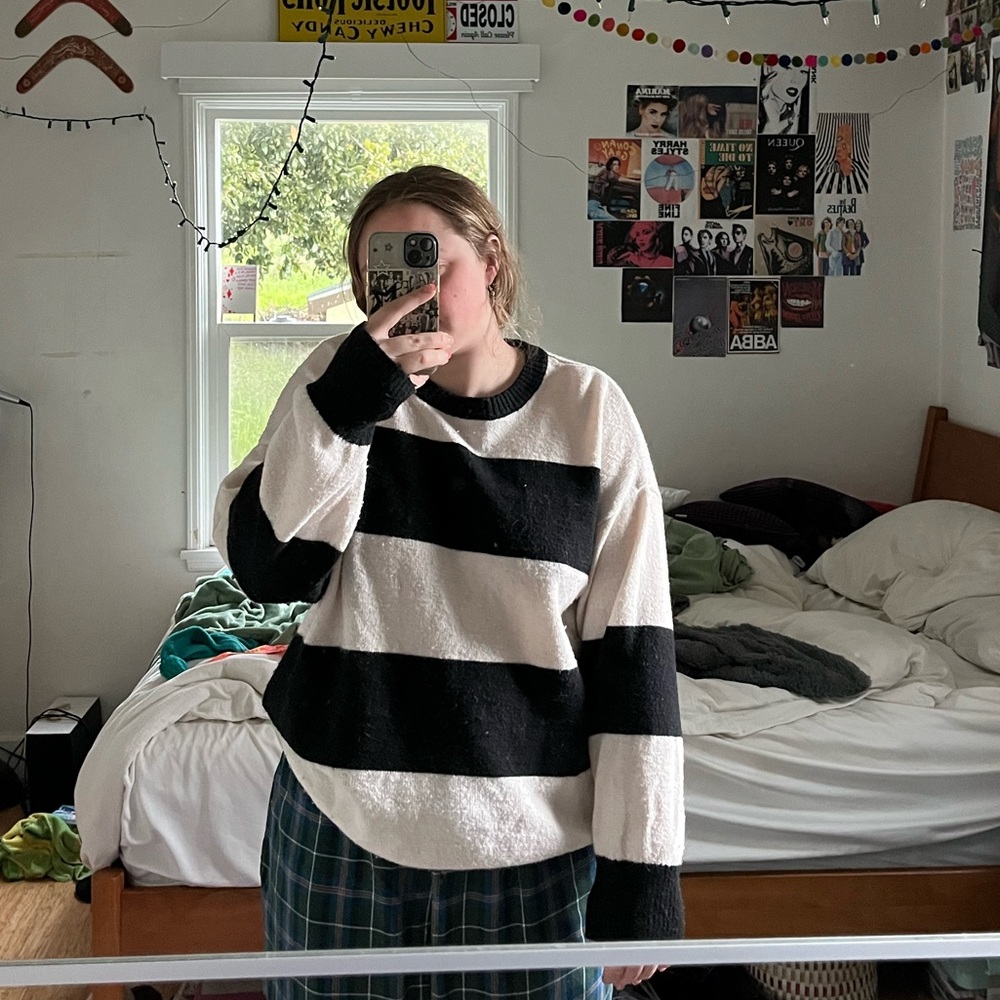 Striped cozy black and white sweater oversized